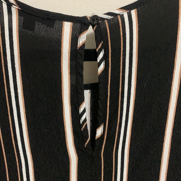 Size small dynamite blouse - Picture 4 of 4